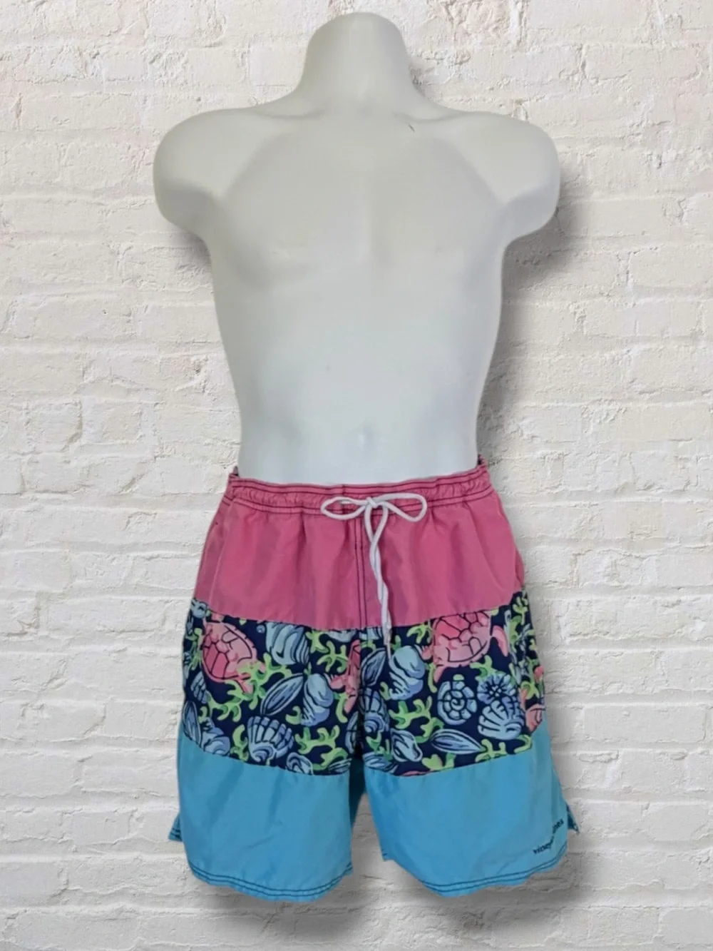 Vineyard Vines Swim Trunks Large Sea Turtle Coral Reef Print Pink Blue MeshLined